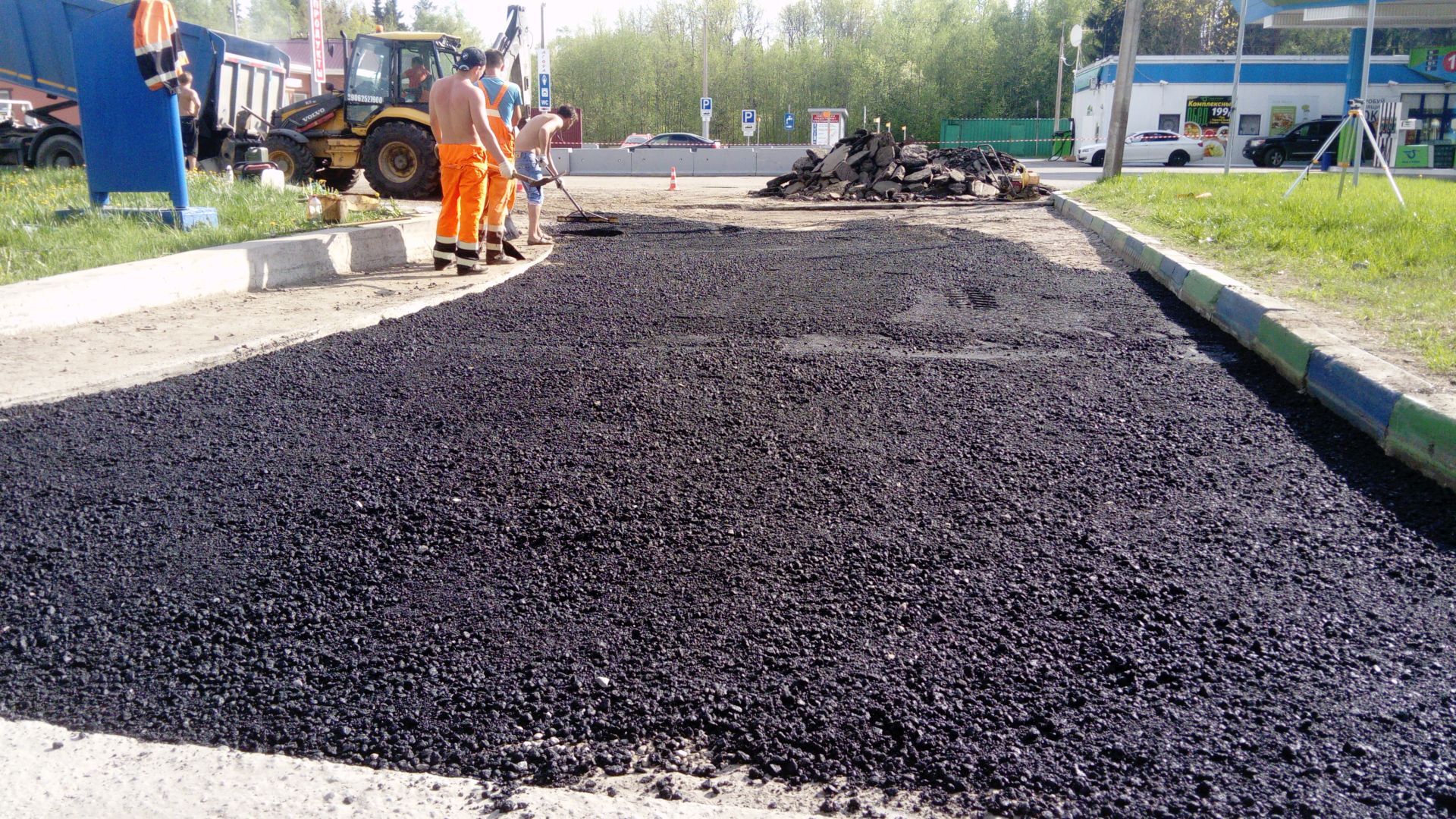 Укладка асфальтовой крошки Укладка асфальтовой крошки